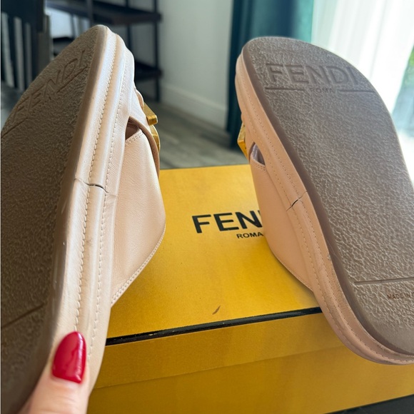 Fendi Women's Pink Slide Sandals - Picture 4 of 9